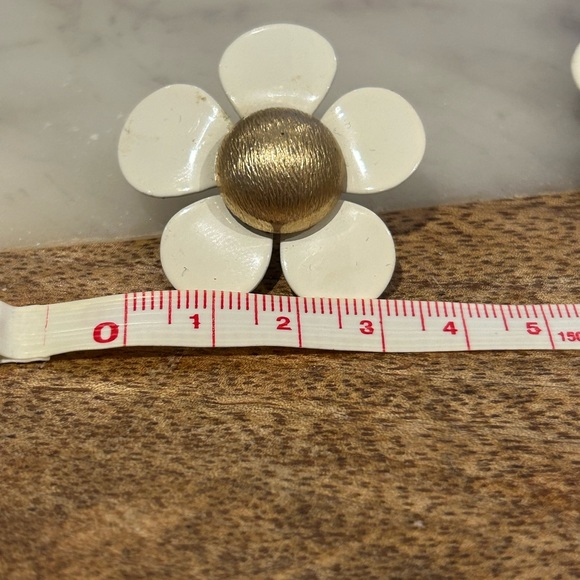 Incredible vintage flower earrings, simple and a statement - Picture 2 of 3